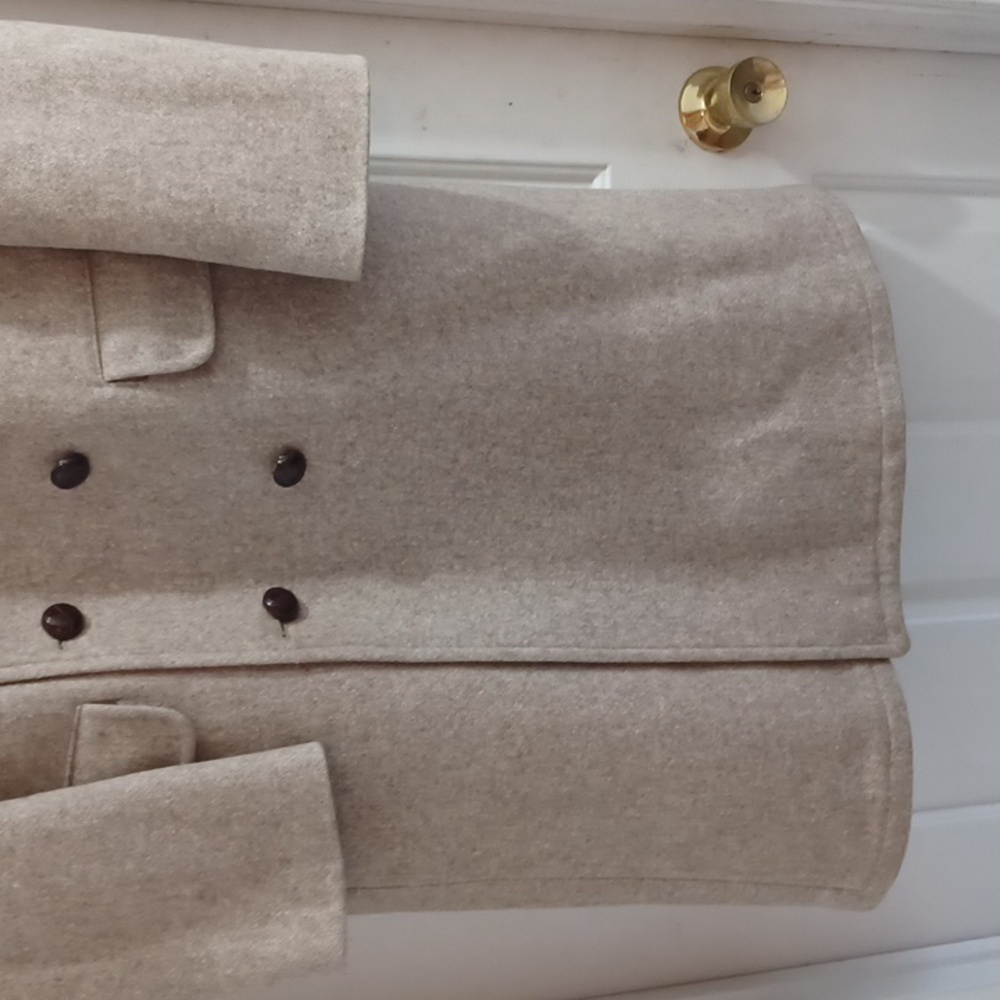 Elegant Tan Double-Breasted Trench Coat - Picture 5 of 12